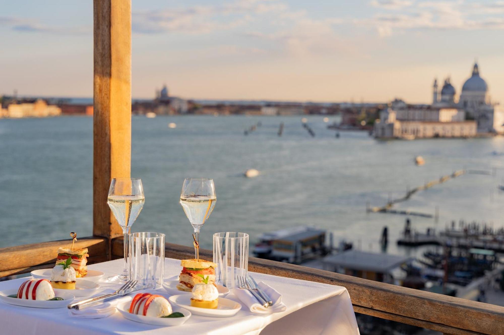 Londra Palace Venezia Kültér fotó
