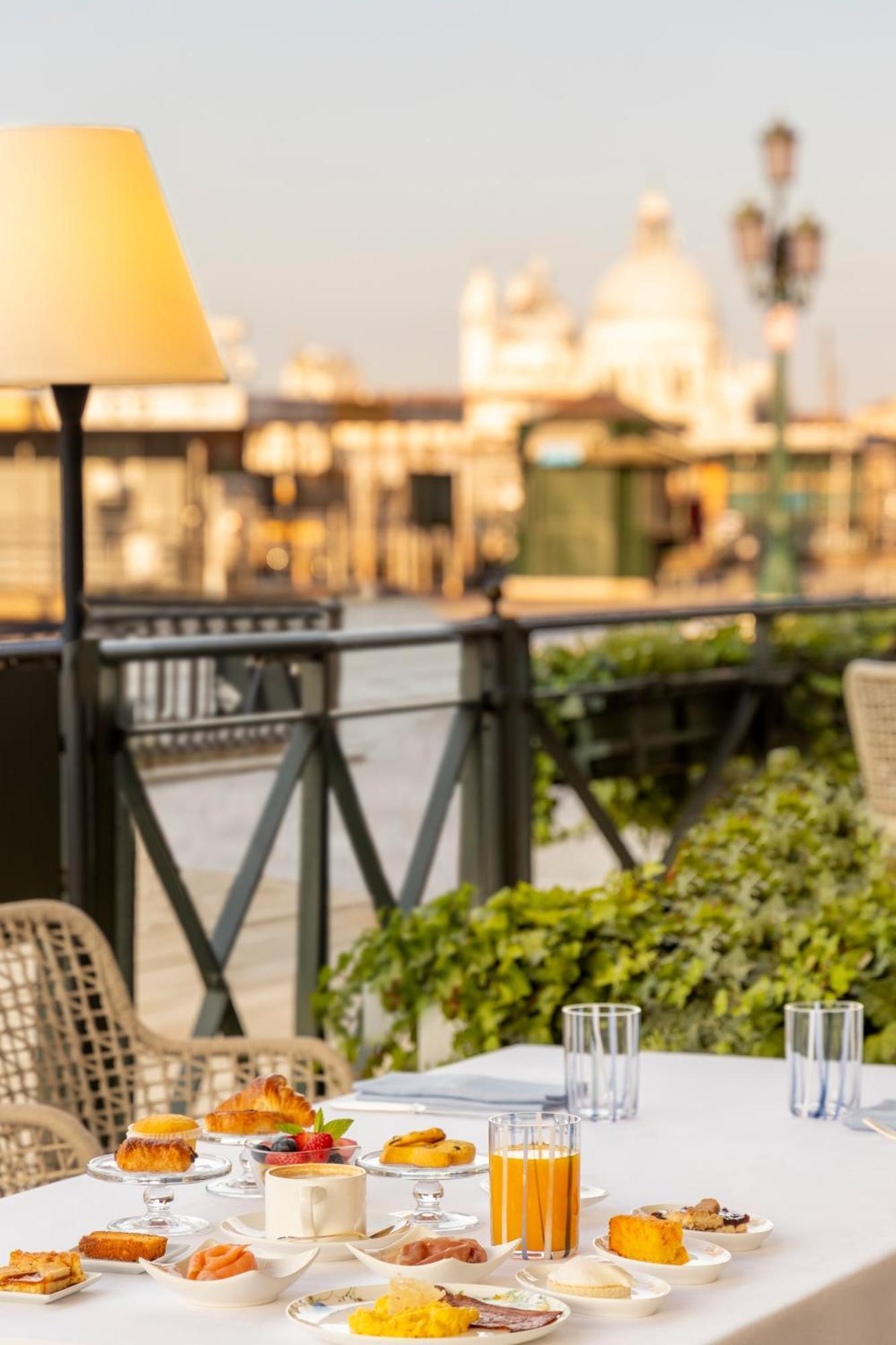 Londra Palace Venezia Kültér fotó