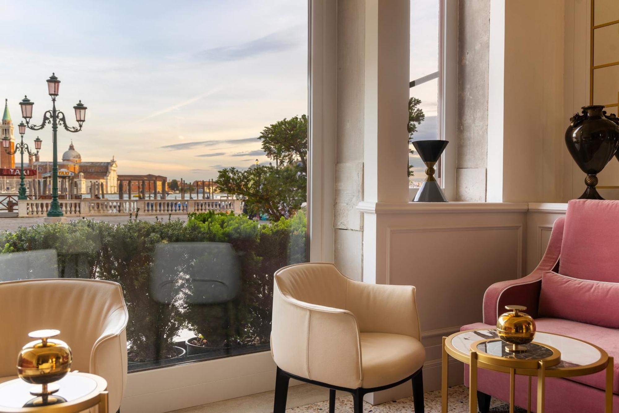 Londra Palace Venezia Kültér fotó